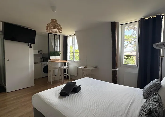 - Locations Dans Maison De Charme Sceaux (Hauts-de-Seine)